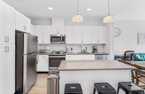 West Side Appartement | Jersey City's Best: Deluxe Condo 15 Minutes to NYC