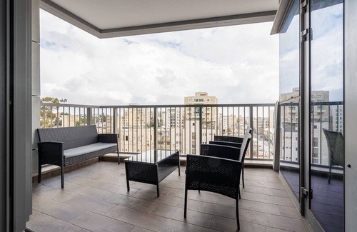 Nachlaot Appartement | Jerusalem 3 BDRM/ 2 BTHRM Savyon View