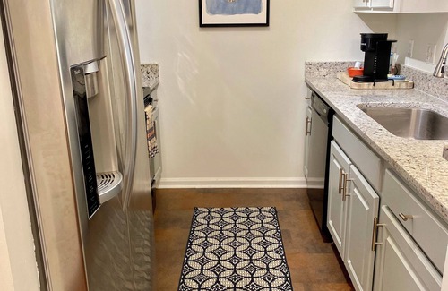 Cary Woods Maison | JET'S HANGAR: WALKABLE, PET-FRIENDLY, RENOVATED Game Day Townhome!