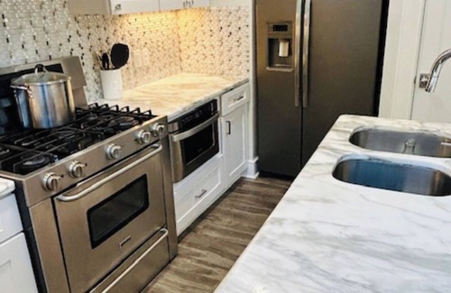 Dillard Maison | JEWEL OF GENTILLY-Cute Comfy 2bd 2bath sleeps 8, close to all the action
