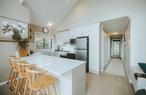 Kangaroo Valley Cabine | Jimmy’s Cabin in Kangaroo Valey. Kangaroos, Kookaburras, sleeps 4!