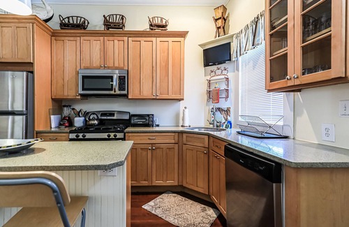 Beach Institute Cottage | 127 commentaires! Jingle Bells Square Cottage-Quartier historique-Bright- Cheminée