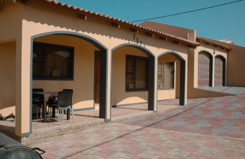Karas Maison | JJP SELF CATERING - Three bedroom house
