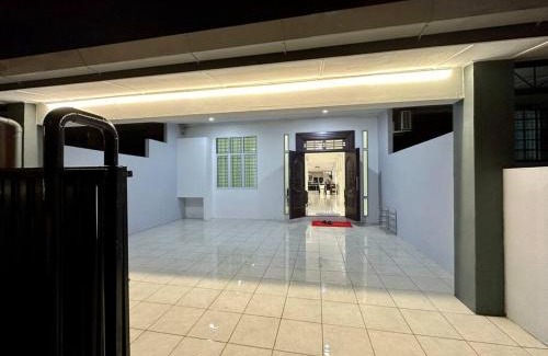 Kuching Maison | Jk Home 12Pax 500Mbps 10Beds 4BathR 2Carparks
