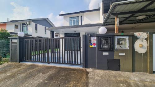 Johor Bahru Maison | JMKT 549 Homestay Mutiara Rini 8-10 pax