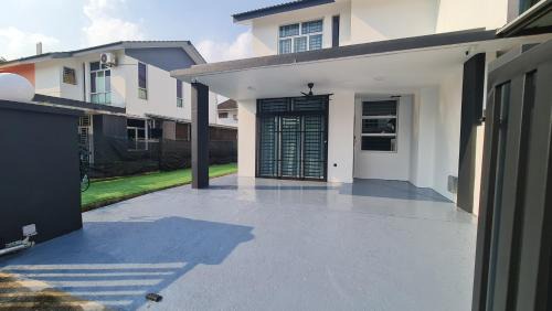 Johor Bahru Maison | JMKT 549 Homestay Mutiara Rini 8-10 pax