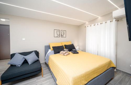 Aigio Appartement | John's city center roof studio flat -panorama view
