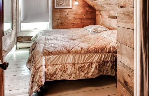 Whitingham Maison | Johns Farmhouse in Mount Snow on 120 Acres!