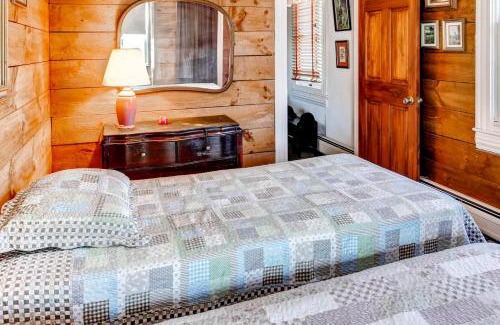 Whitingham Maison | Johns Farmhouse in Mount Snow on 120 Acres!