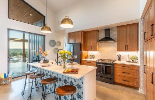 Johnson City Maison | Johnson City Limits Panoramic Hill Country Views!