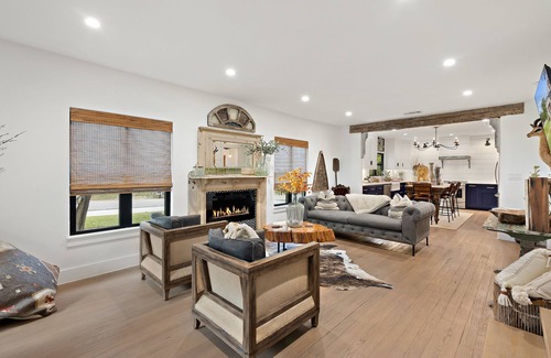 Johnson City Maison | johnson odiorne haus Near Wineries
