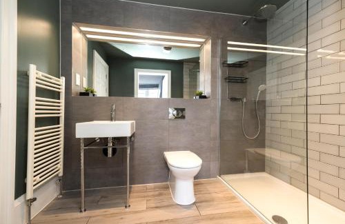 West End Appartement | JOIVY Spacious Apartment next to West End