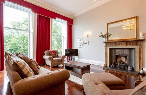 New Town Appartement | JOIVY Spacious Apt in New Town Prime Location