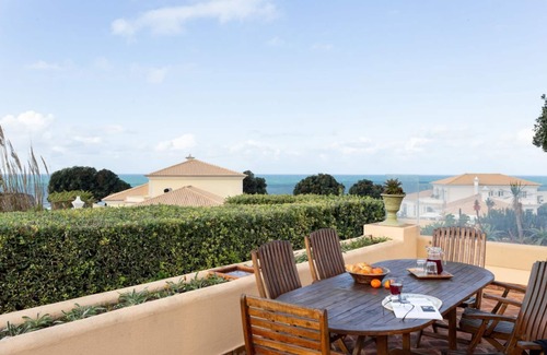 Colares Maison | ALTIDO Splendid 4-BR House w/Swimming Pool & Sea View
