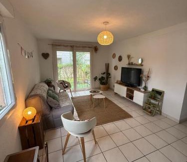Castres Appartement | Joli Appt La Pérouse, Centre ville, Rez de Jardin