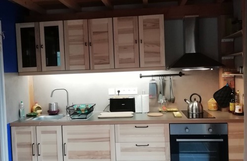 Lablachere Appartement | Joli gite au calme sur jardin arboré.Animaux de compagnie acceptés.