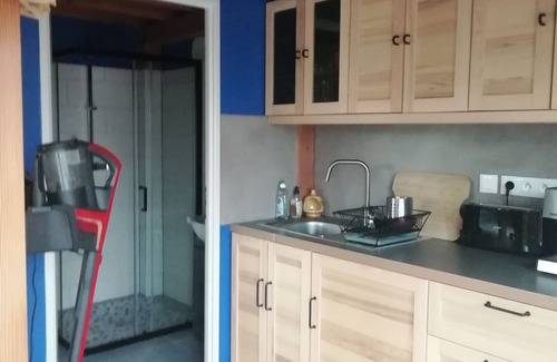 Lablachere Appartement | Joli gite au calme sur jardin arboré.Animaux de compagnie acceptés.