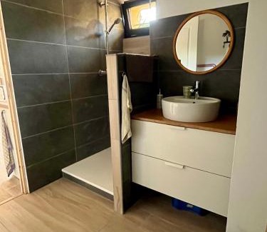 Vaugneray Appartement | Joli studieux lumineux et aménagé avec piscine privée