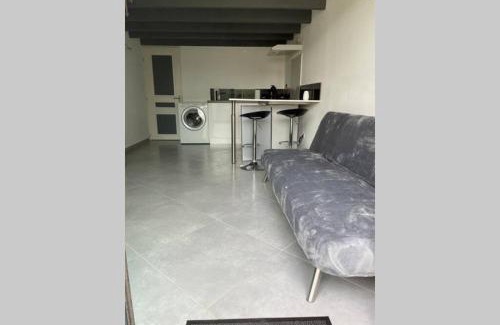 Junas Appartement | Joli studio avec terrasse privée