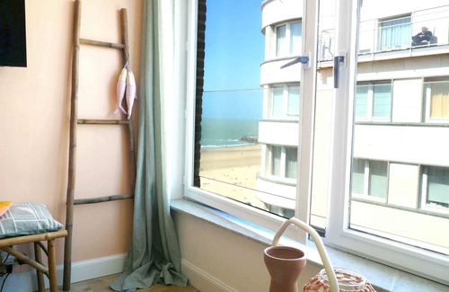 Konterdam Appartement | Joli studio vue sur mer, bord de plage de Ostende refait à neuf cosy et tendance