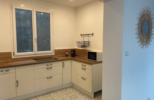 Meze Appartement | Joli T2 Dans le Centre de Mèze