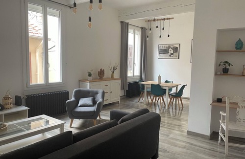 Meze Appartement | Joli T2 Dans le Centre de Mèze