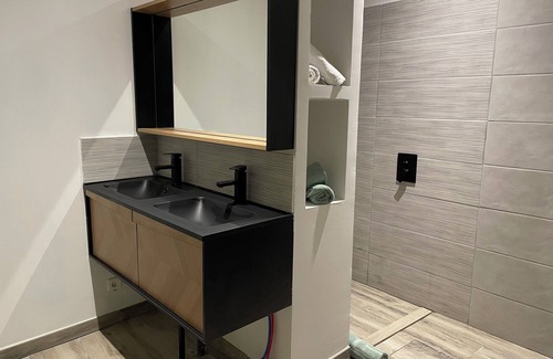 Meze Appartement | Joli T2 Dans le Centre de Mèze