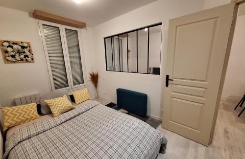 Saint-Jean-d'Angely Appartement | Joli T2 rénové bord plan d'eau