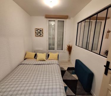 Saint-Jean-d'Angely Appartement | Joli T2 rénové bord plan d'eau