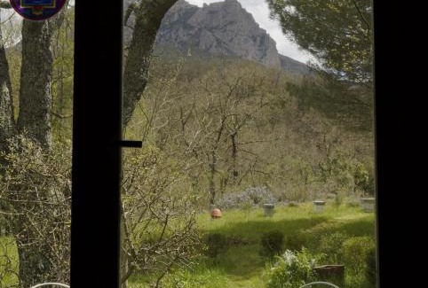Bugarach Appartement | Jolie cabane avec vue magique sur la montagne