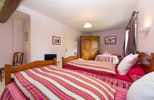 Soulosse-sous-Saint-Elophe Maison | Jolie vache déguisée en fleurs, chambre d'hôte à Soulosse