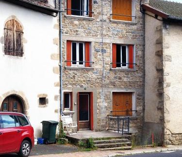 Saint-Amant-Roche-Savine Maison | Jolie maison de bourg tout équipée 10km d'Ambert