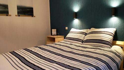 Dole Appartement | Jolie petite maison cosy, jardin, proche centre