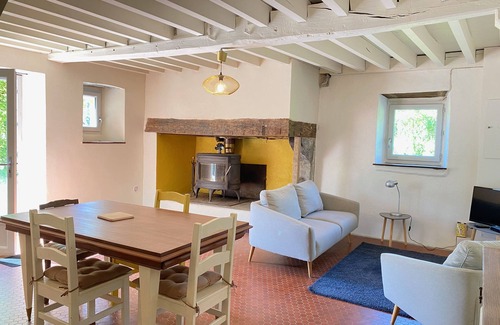Issor Maison | Jolie Petite Maison Entre Rivière et Montagne. Calme et Belle vue !