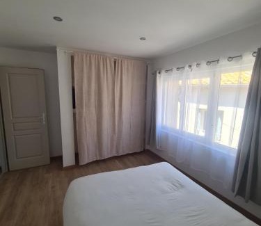 Argeliers Appartement | Jolie T4 rénové avec balcon-terrasse