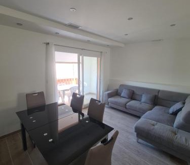 Argeliers Appartement | Jolie T4 rénové avec balcon-terrasse