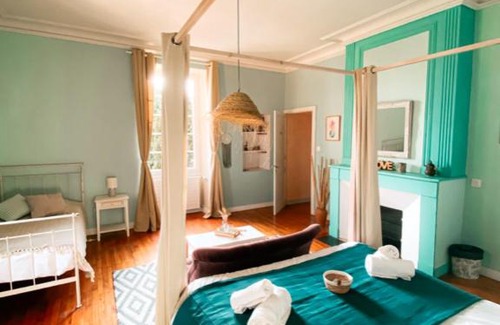 Le Bernard Lit Et Petit-Déjeuner | Jolly Château - private room "Damien"