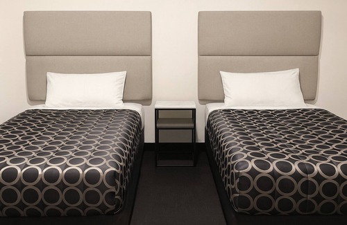 Casula Hôtel | Jolly Knight Motel