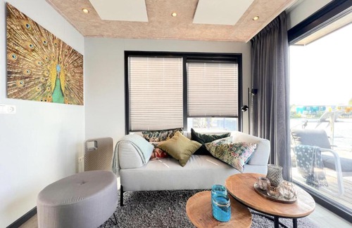 Maasbommel Maison | Jopies Houseboat