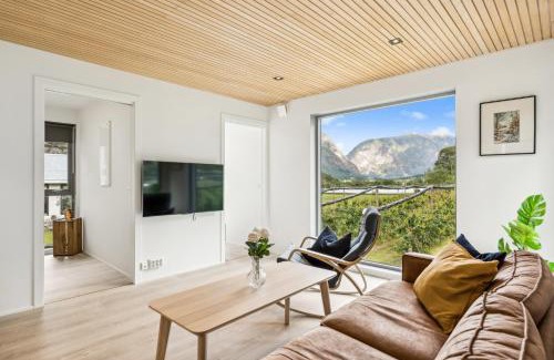 Tonjum Maison | Jordeplegarden holiday home - Part of a farm - Two buildings - Close to Flåm