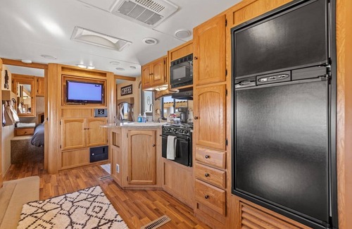 Joshua Tree Maison | Joshua Tree Village Campground - Glamping Retreat