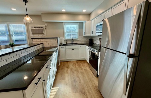 Midtown Appartement | Joslyn 1- Newly Refinished 1 Bdrm