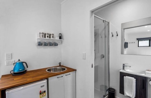 Whangamata Maison | Base: 2 (No extra guests allowed) 106 Whitby Place, Whangamata
