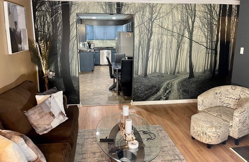 Shreveport Maison | Joyful 3 bedroom with fireplace. Centralized location