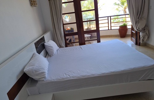 Shanzu Station Balnéaire | Joys Beach Apartment Villa 8