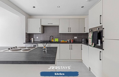 Tipton Maison | JRR Stays - West Midlands - Tipton - DY4 With Parking