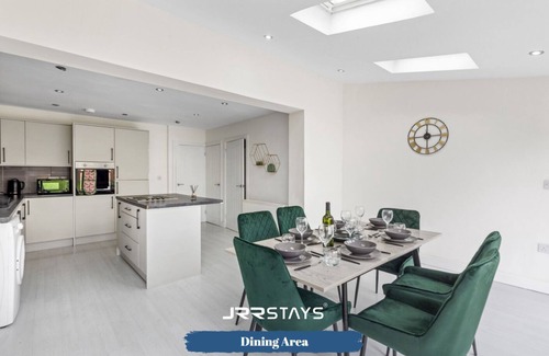 Tipton Maison | JRR Stays - West Midlands - Tipton - DY4 With Parking