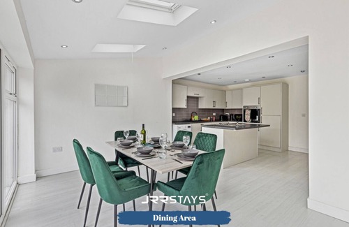 Tipton Maison | JRR Stays - West Midlands - Tipton - DY4 With Parking