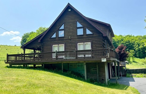 Ellicottville Cabine | JTs Landing-3 bed 2 bath Cabin 7 min to EVL Family Friendly/ Fire Pit/ Grill