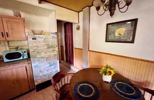 Edgar Cabine | Juanita’s Cabin , a Peaceful cabin in Central Florida. IG:@JUANITASCABIN